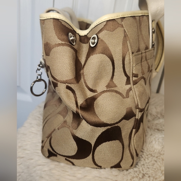 Coach Daisy Signature tote bag - Picture 13 of 16